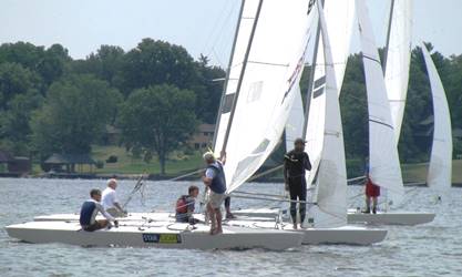 Close racing at D4 Blue Star